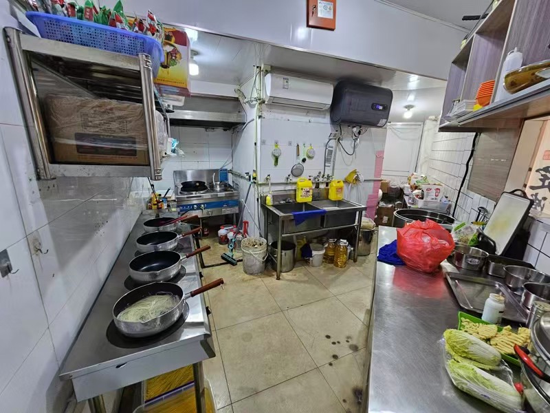 好运转（饿人谷麻辣烫）城区肯德基对面纯一层50㎡麻辣烫店转让