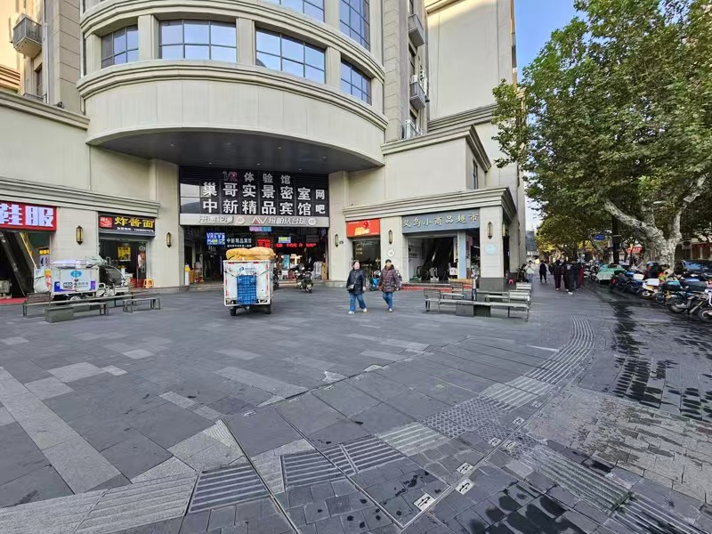 好运转（饿人谷麻辣烫）城区肯德基对面纯一层50㎡麻辣烫店转让