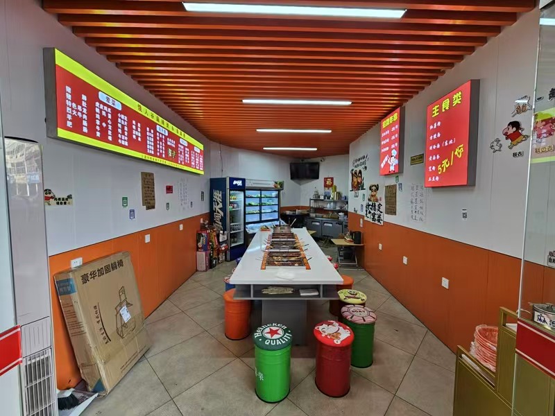 好运转（饿人谷麻辣烫）城区肯德基对面纯一层50㎡麻辣烫店转让