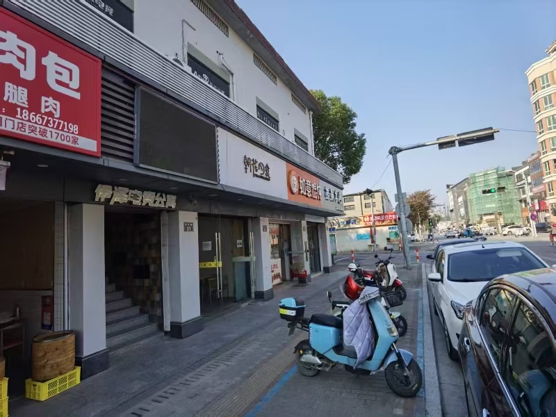 好运转（朝花夕食）新丰镇新阳路83号，万丰公寓傍边，50㎡小吃店转让、