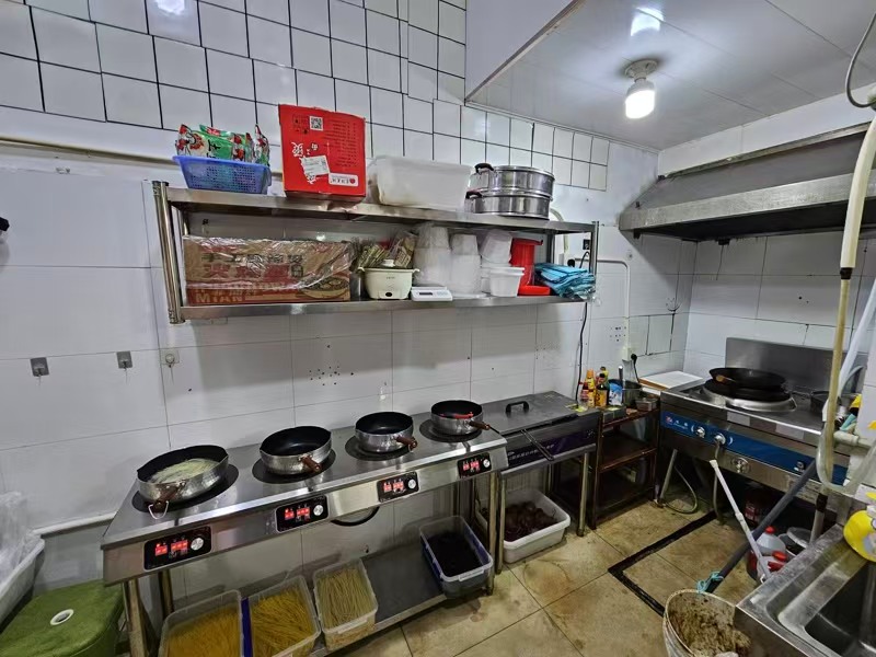 好运转（饿人谷麻辣烫）城区肯德基对面纯一层50㎡麻辣烫店转让