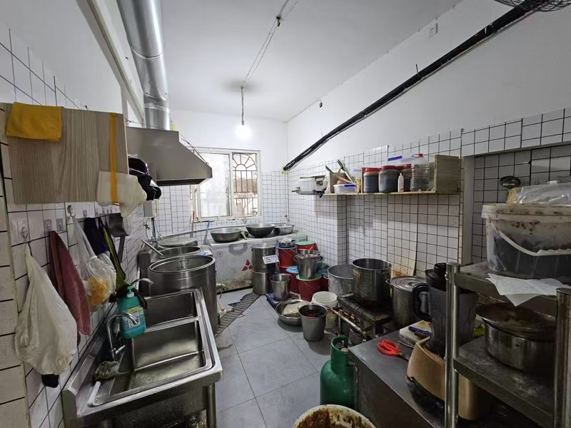 好运转(河南胡辣汤)秀中路农贸市场正对面、纯一层2间门面早餐店转让