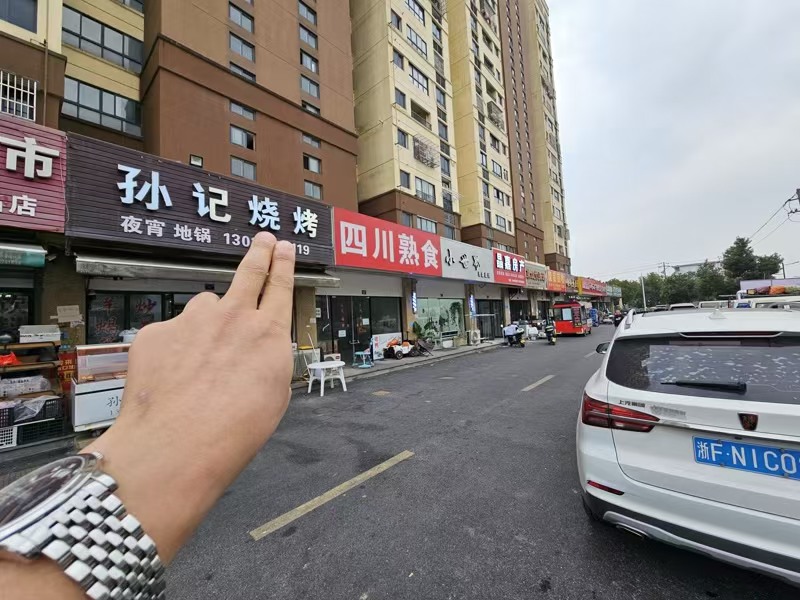 好运转(孙记烧烤)小区门口超市旁纯一层70平烧烤店转让、开了6年