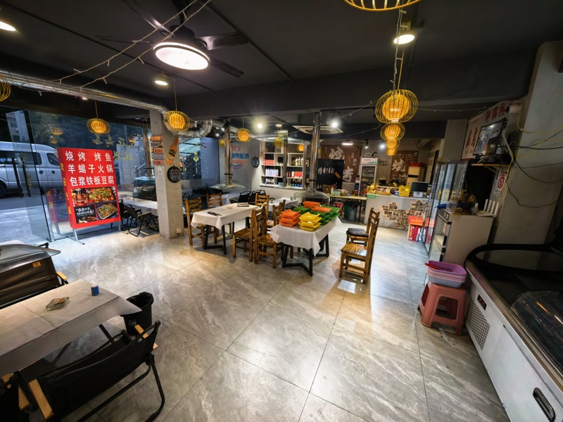 好运转（叁秋烧烤）明珠小区拐角处纯一层100㎡  精装烧烤店转让
