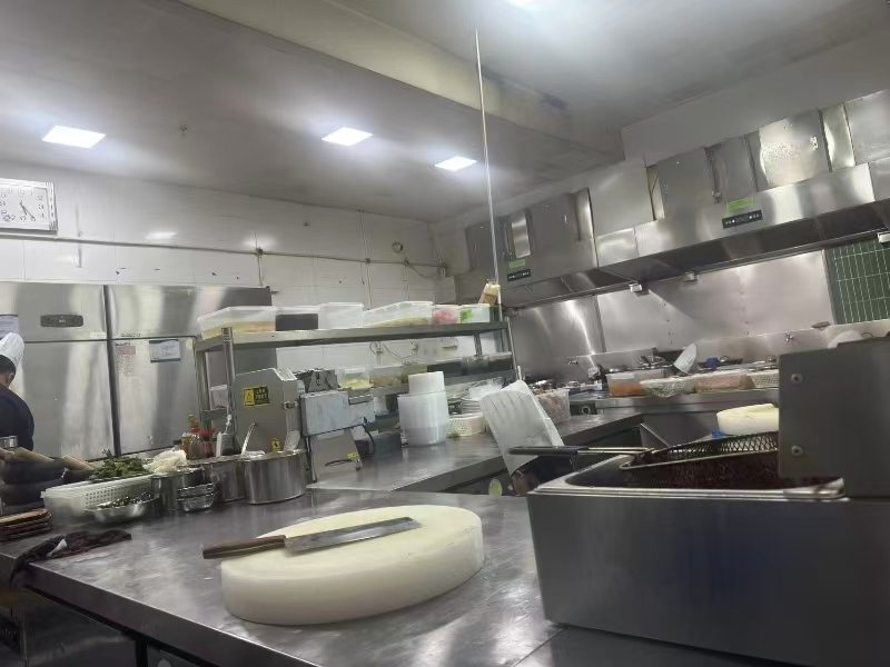 好运转(李胜利爆炒川味三绝)成熟小区、商城、娱乐场所、纯一层480平餐饮店转让