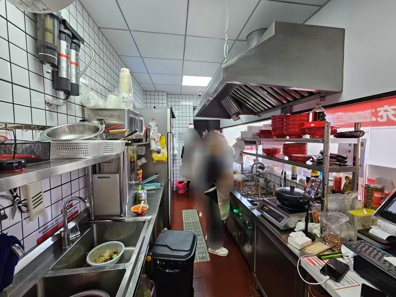 好运转(吉祥馄饨)品牌店聚集段、中心位置、40平小吃店转让