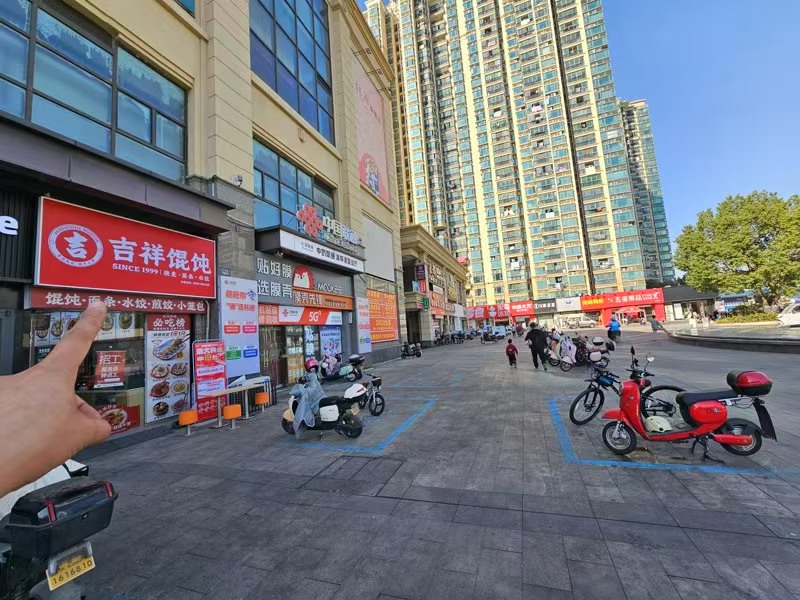 好运转(吉祥馄饨)品牌店聚集段、中心位置、40平小吃店转让