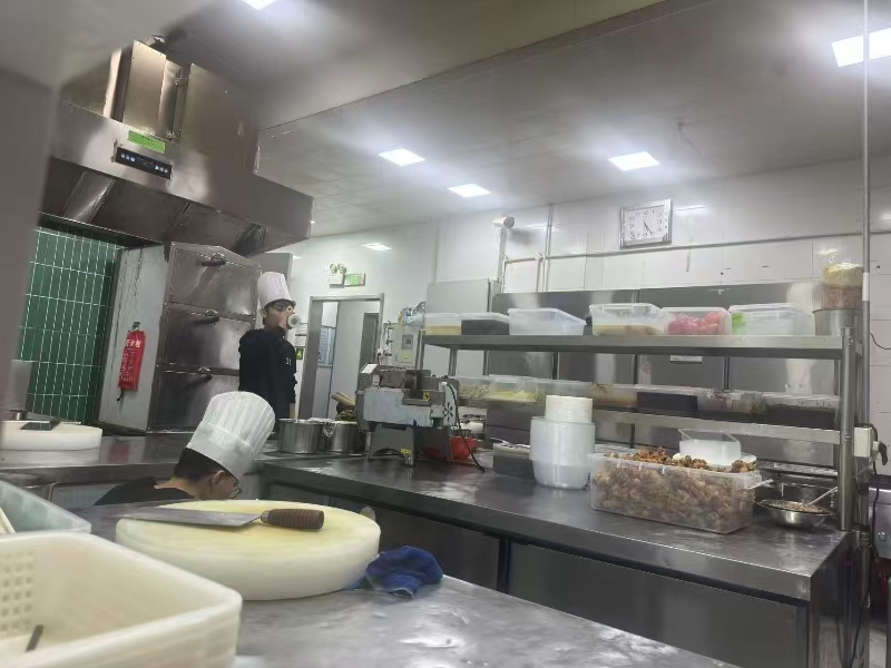 好运转(李胜利爆炒川味三绝)成熟小区、商城、娱乐场所、纯一层480平餐饮店转让