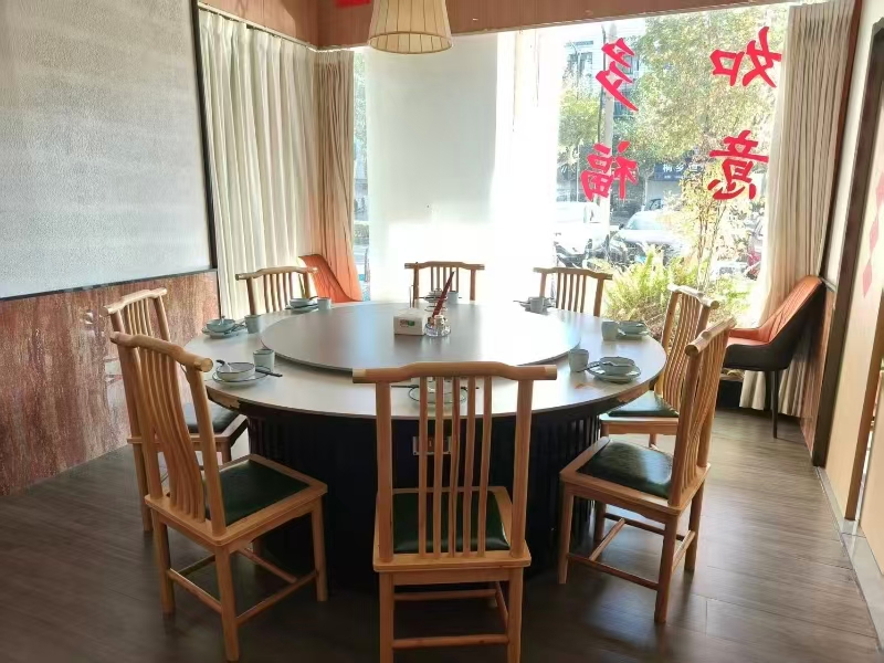 好运转(李胜利爆炒川味三绝)成熟小区、商城、娱乐场所、纯一层480平餐饮店转让