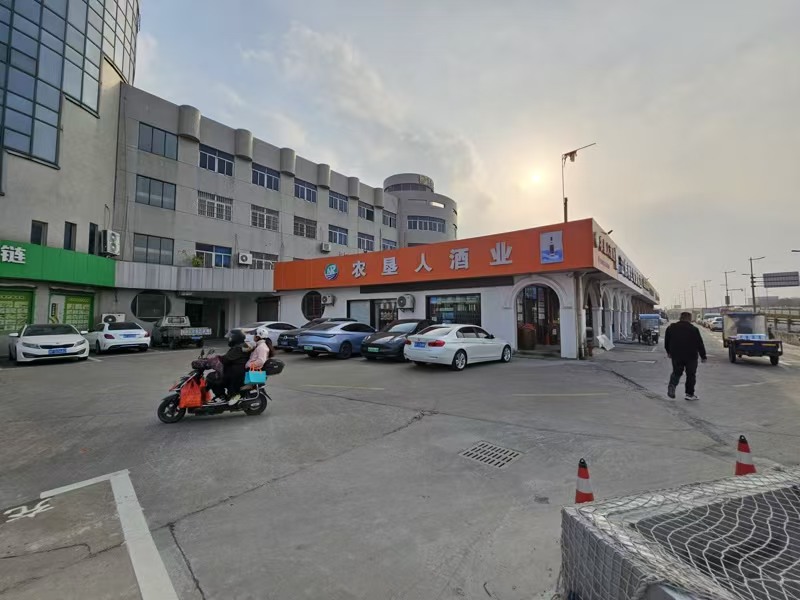 好运转(农垦人酒业)大拐角纯一层97平 店面转让、餐饮除外业态不限