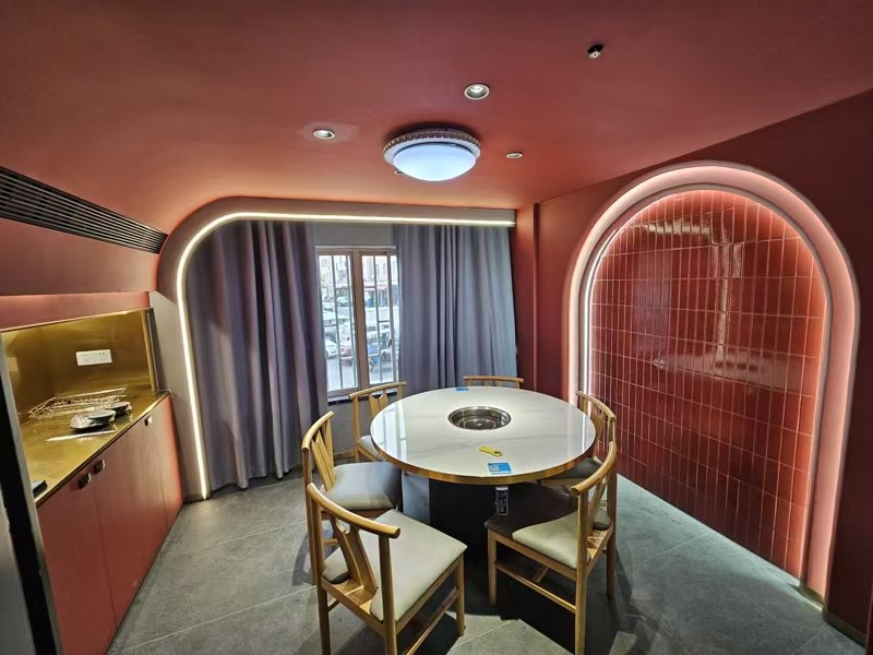 好运转(酸汤黄牛肉火锅)毛衫基地工业重镇十字路口一层半350平火锅店转让