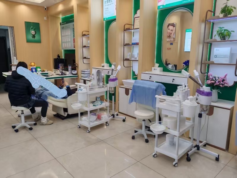 好运转(白白兔祛斑美白)南湖区万达广场、成熟小区、美食街、美容店转让