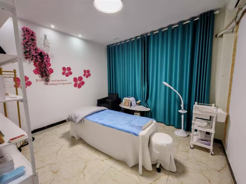 好运转(白白兔祛斑美白)南湖区万达广场、成熟小区、美食街、美容店转让