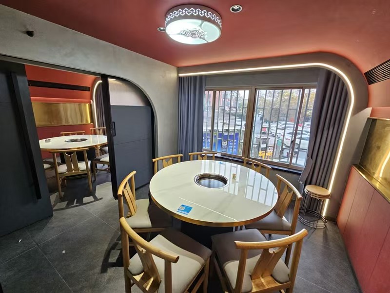 好运转(酸汤黄牛肉火锅)毛衫基地工业重镇十字路口一层半350平火锅店转让