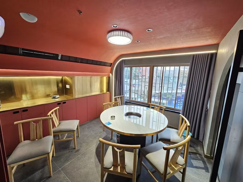 好运转(酸汤黄牛肉火锅)毛衫基地工业重镇十字路口一层半350平火锅店转让