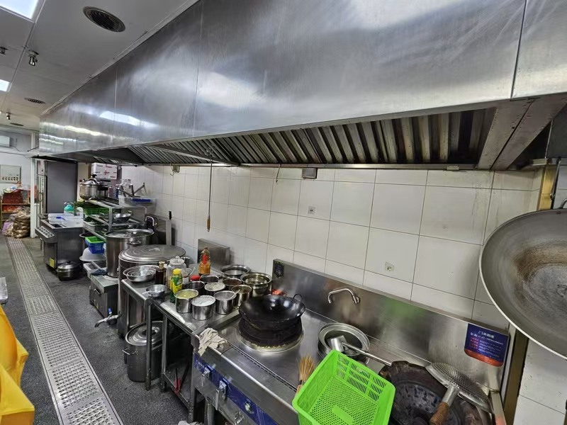 好运转(酸汤黄牛肉火锅)毛衫基地工业重镇十字路口一层半350平火锅店转让