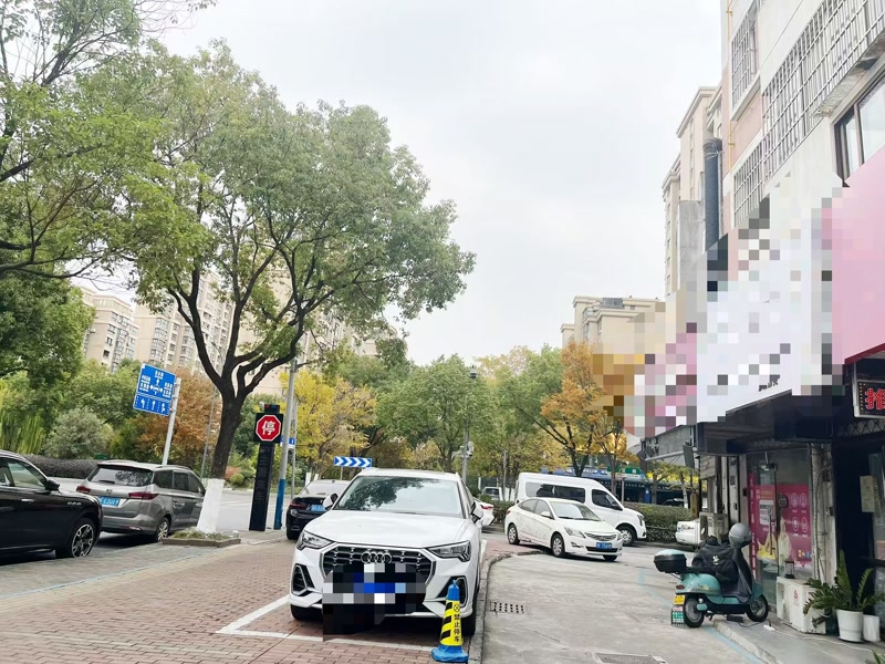 好运转(美容店)南湖区小区门口房租1666一月美容店转让