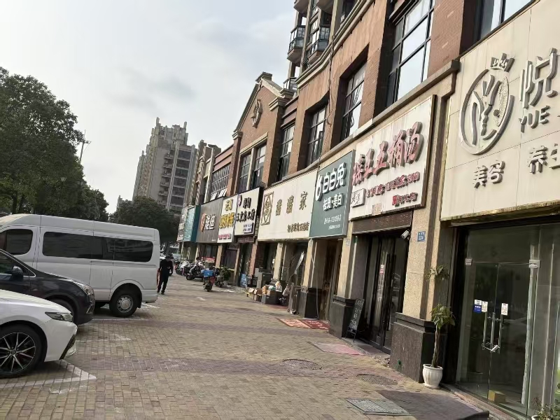 好运转(白白兔祛斑美白)南湖区万达广场、成熟小区、美食街、美容店转让