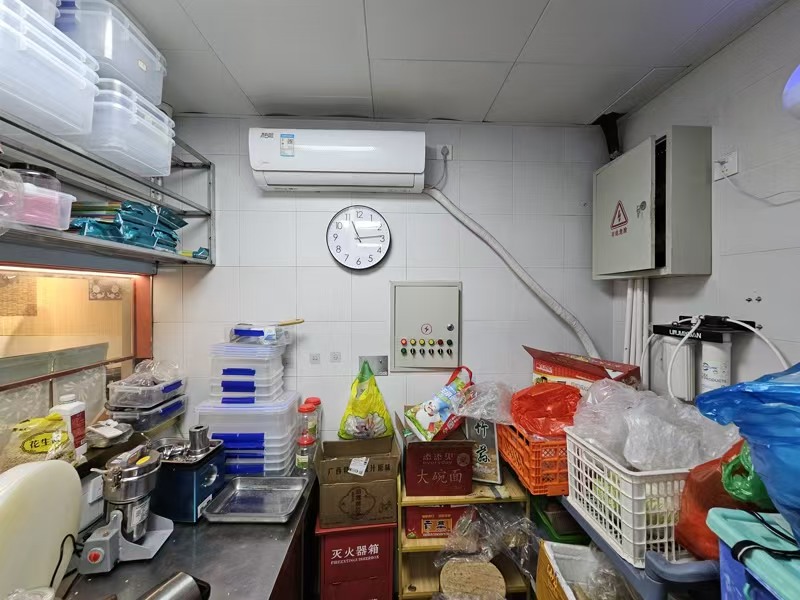 好运转(酸汤黄牛肉火锅)毛衫基地工业重镇十字路口一层半350平火锅店转让