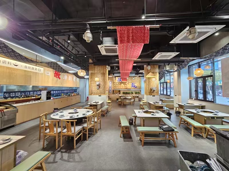 好运转(酸汤黄牛肉火锅)毛衫基地工业重镇十字路口一层半350平火锅店转让