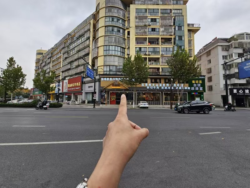 好运转(酸汤黄牛肉火锅)毛衫基地工业重镇十字路口一层半350平火锅店转让