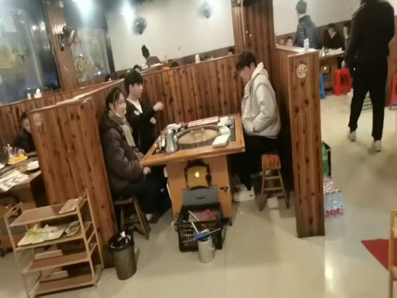 好运转(聚友楼地锅鸡)餐饮专区纯一层200多㎡地锅鸡餐饮店转让、房租3000/月