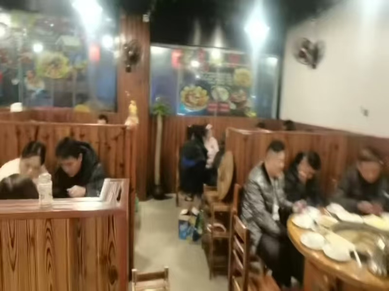 好运转(聚友楼地锅鸡)餐饮专区纯一层200多㎡地锅鸡餐饮店转让、房租3000/月