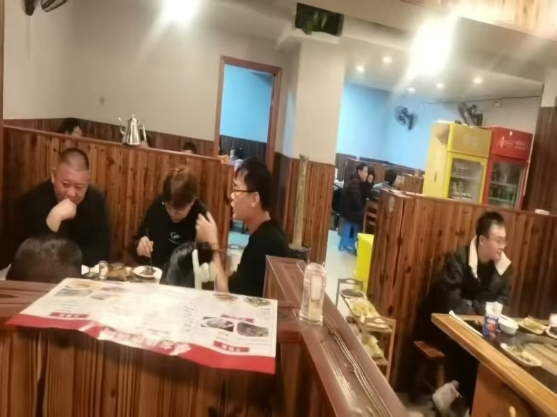 好运转(聚友楼地锅鸡)餐饮专区纯一层200多㎡地锅鸡餐饮店转让、房租3000/月