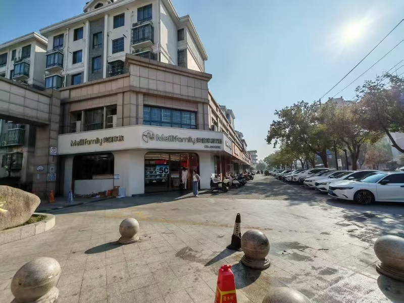 好运转(来伊份)成熟小区、美食街、小学对面零食店转让【可空转】