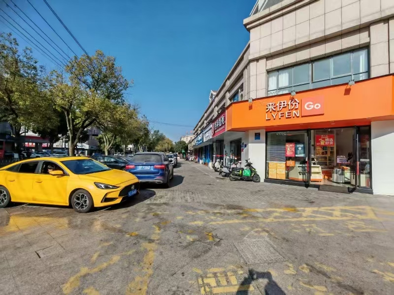 好运转(来伊份)成熟小区、美食街、小学对面零食店转让【可空转】