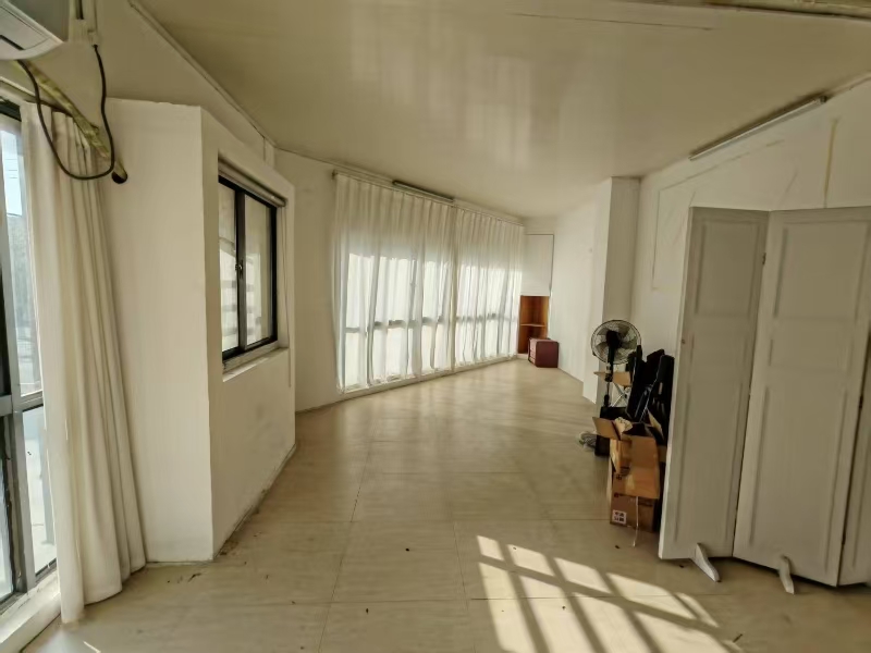 好运转(来伊份)成熟小区、美食街、小学对面零食店转让【可空转】