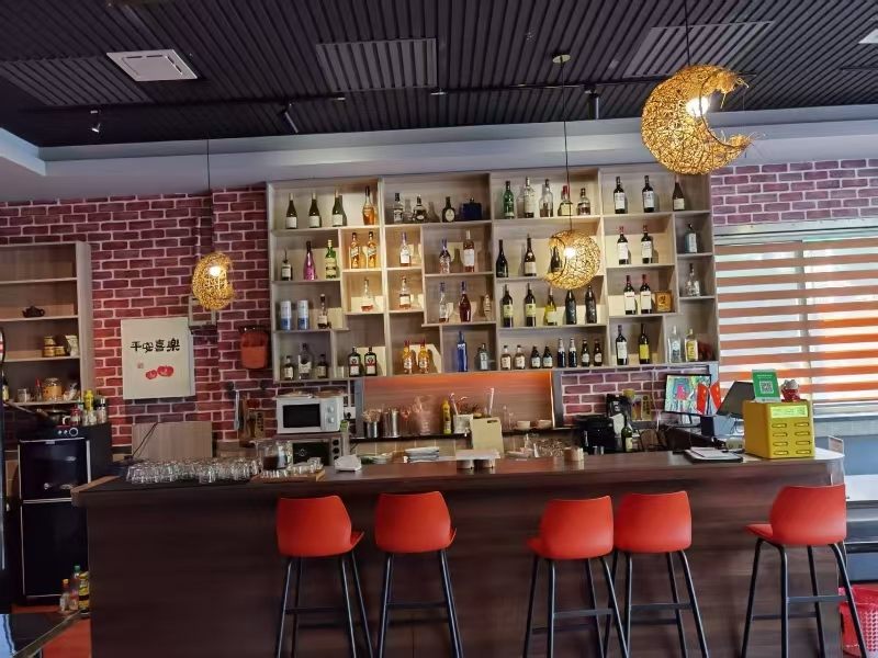 好运转(吧迪东南亚餐吧)秀洲区洪兴路510号,紫薇花园小区,100㎡餐饮店转让