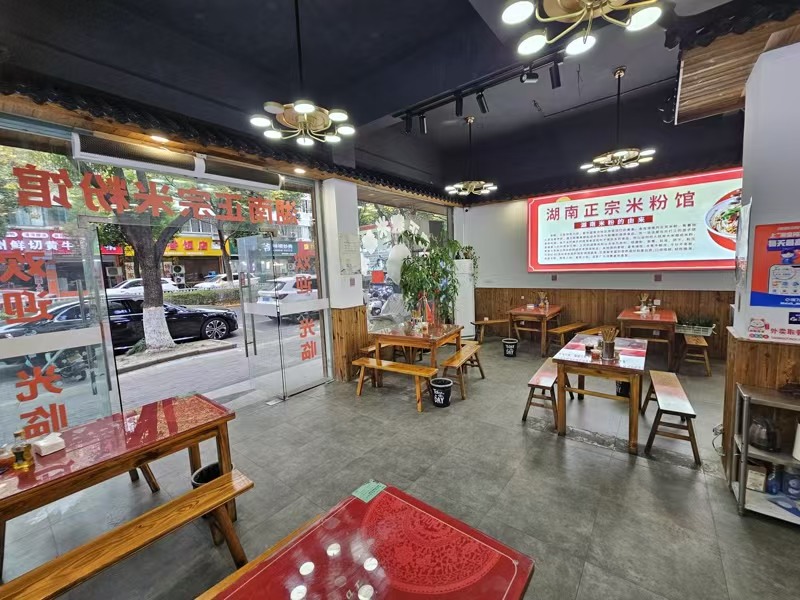 好运转(湖南米粉馆)桐乡小蜜蜂纯一层2间100㎡小吃店转让