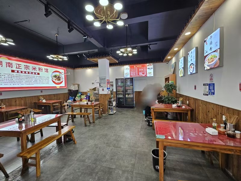 好运转(湖南米粉馆)桐乡小蜜蜂纯一层2间100㎡小吃店转让