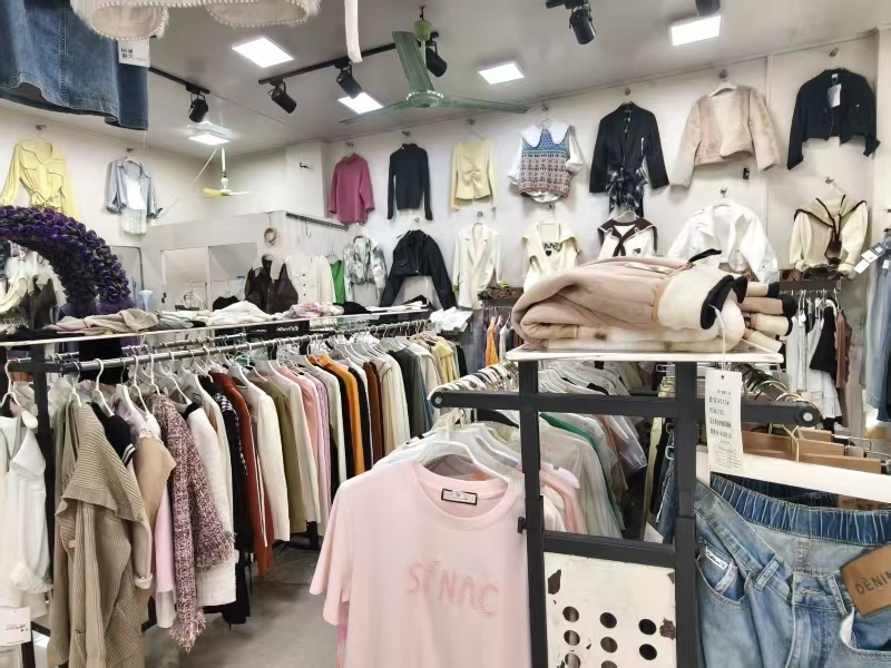 好运转(雪儿服饰)桐乡小蜜蜂空店转让