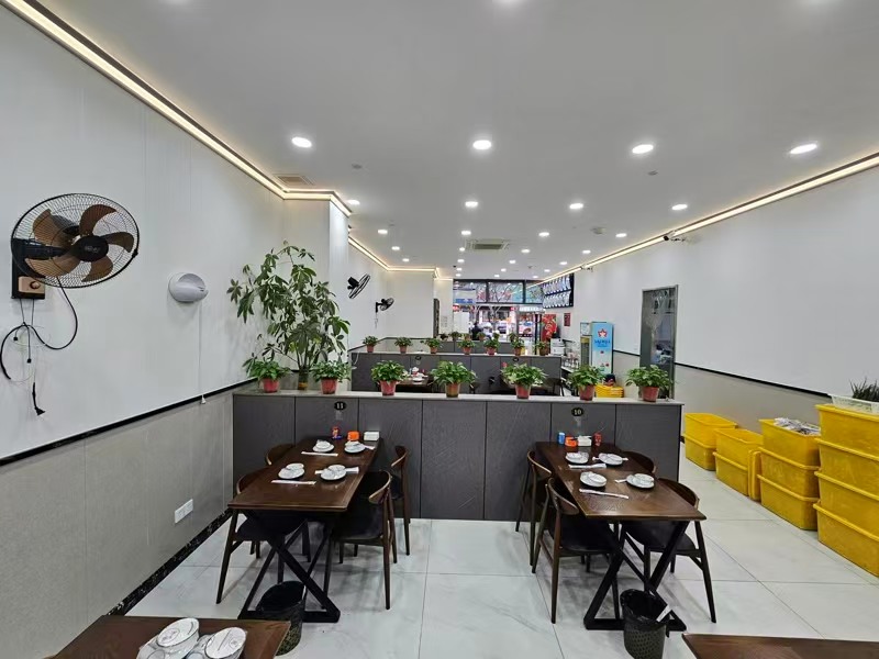 好运转(利华煲店)南湖区纯一层160平餐饮店、因扩大搬迁转让本店