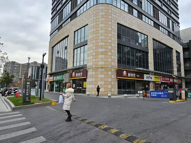 好运转(利华煲店)南湖区纯一层160平餐饮店、因扩大搬迁转让本店