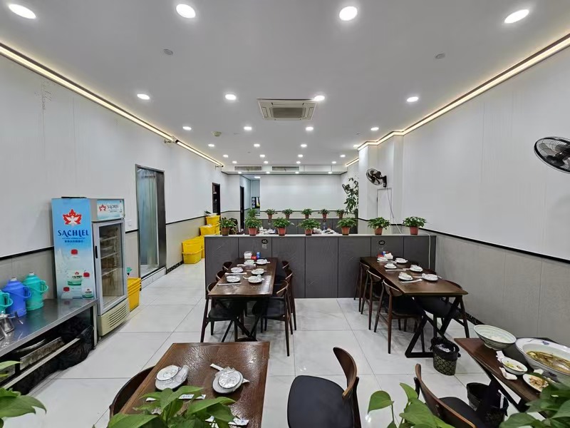 好运转(利华煲店)南湖区纯一层160平餐饮店、因扩大搬迁转让本店