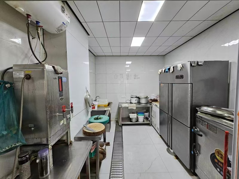 好运转(利华煲店)南湖区纯一层160平餐饮店、因扩大搬迁转让本店