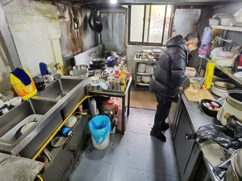 好运转(玲珑小馆)余新镇幸福路836号,幸福家园小区傍边厂区门口,100㎡小吃店转让