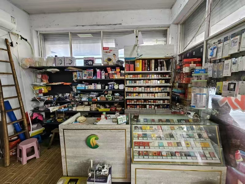 好运转（秀玲超市）入口第一家超市出租、已开了十八九年了