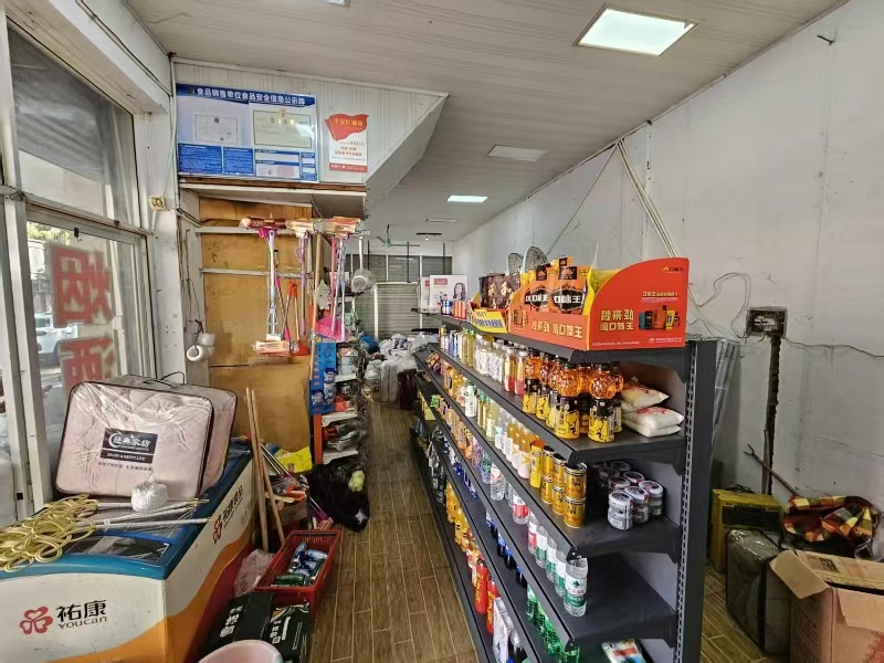 好运转（秀玲超市）入口第一家超市出租、已开了十八九年了
