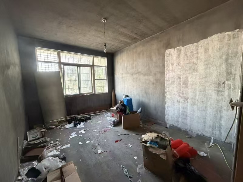 好运转（秀玲超市）入口第一家超市出租、已开了十八九年了