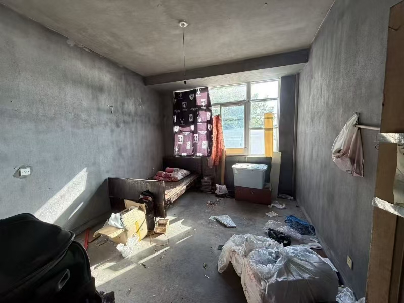 好运转（秀玲超市）入口第一家超市出租、已开了十八九年了