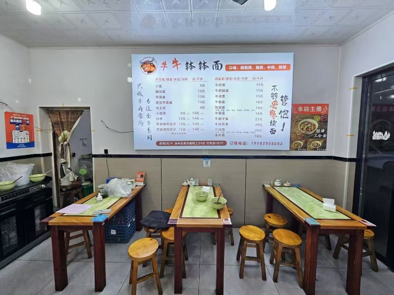 好运转(牛牛钵钵面)餐饮美食街开放式小区50平面馆转让(房租1900/月)