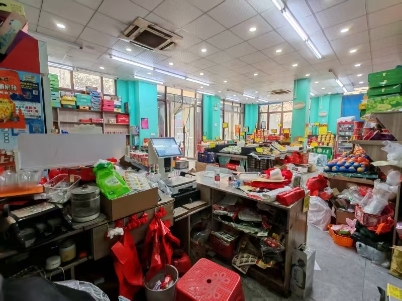 好运转(菲桐寻常果业)十字路口、日营4000+五年水果店转让可空转