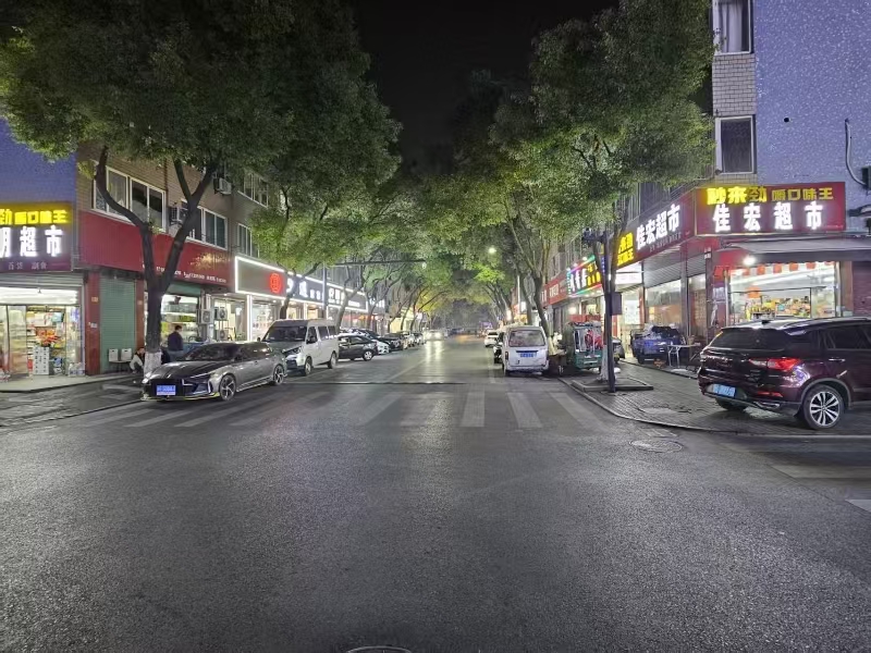 好运转(牛牛钵钵面)餐饮美食街开放式小区50平面馆转让(房租1900/月)