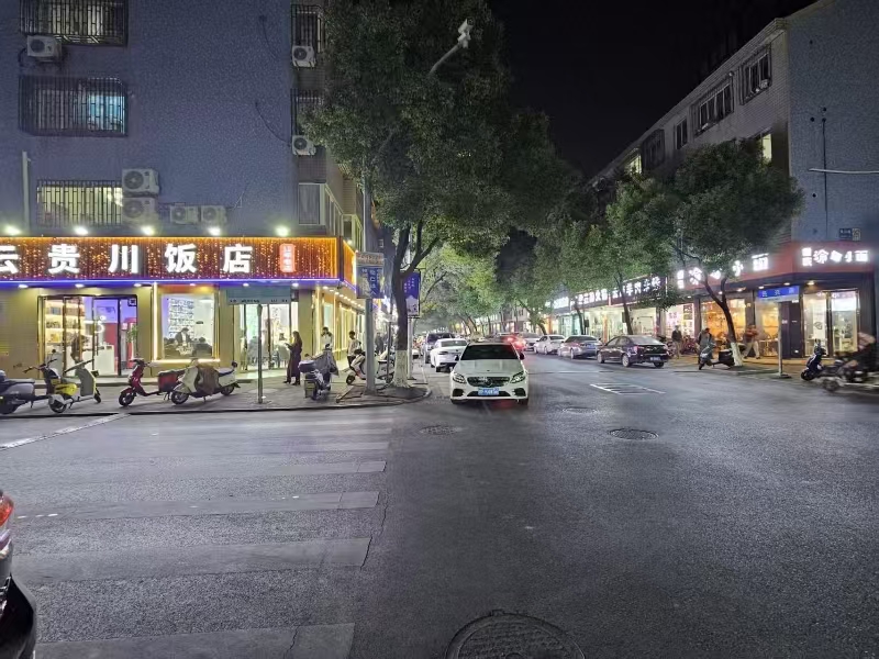 好运转(牛牛钵钵面)餐饮美食街开放式小区50平面馆转让(房租1900/月)