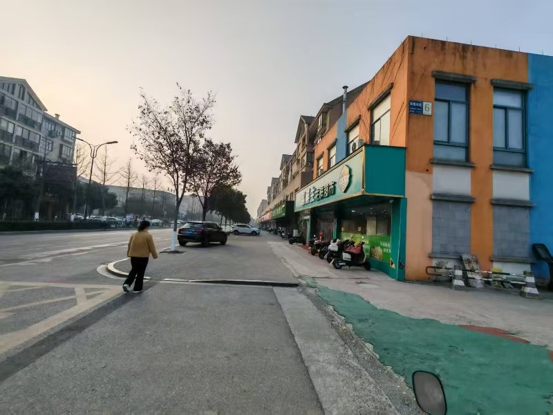 好运转(菲桐寻常果业)十字路口、日营4000+五年水果店转让可空转