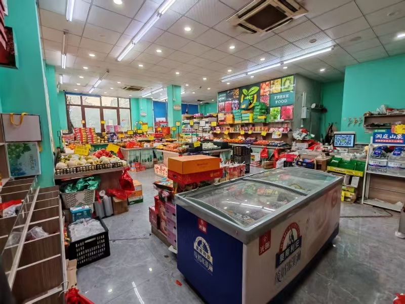 好运转(菲桐寻常果业)十字路口、日营4000+五年水果店转让可空转